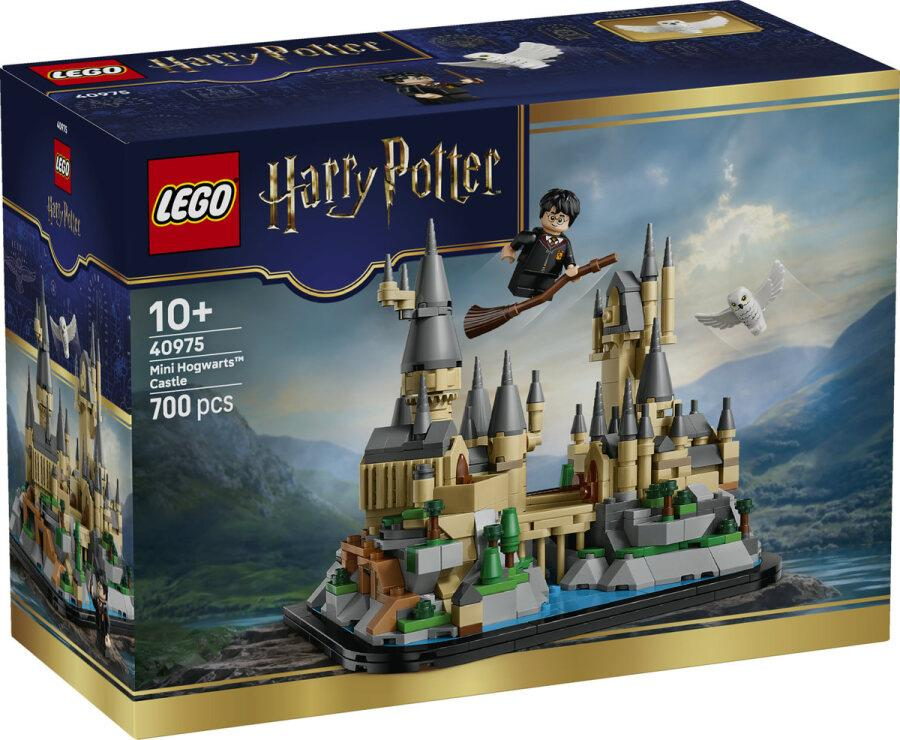 LEGO Harry Potter Mini Hogwarts Kalesi kutusu, kaleyi, süpürgedeki Harry'yi ve Hedwig'i gösteren modelle.