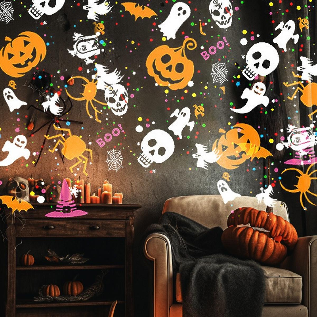 Wand voller Halloween-Aufkleber mit Kürbissen, Geistern und Totenköpfen über einem Sessel.