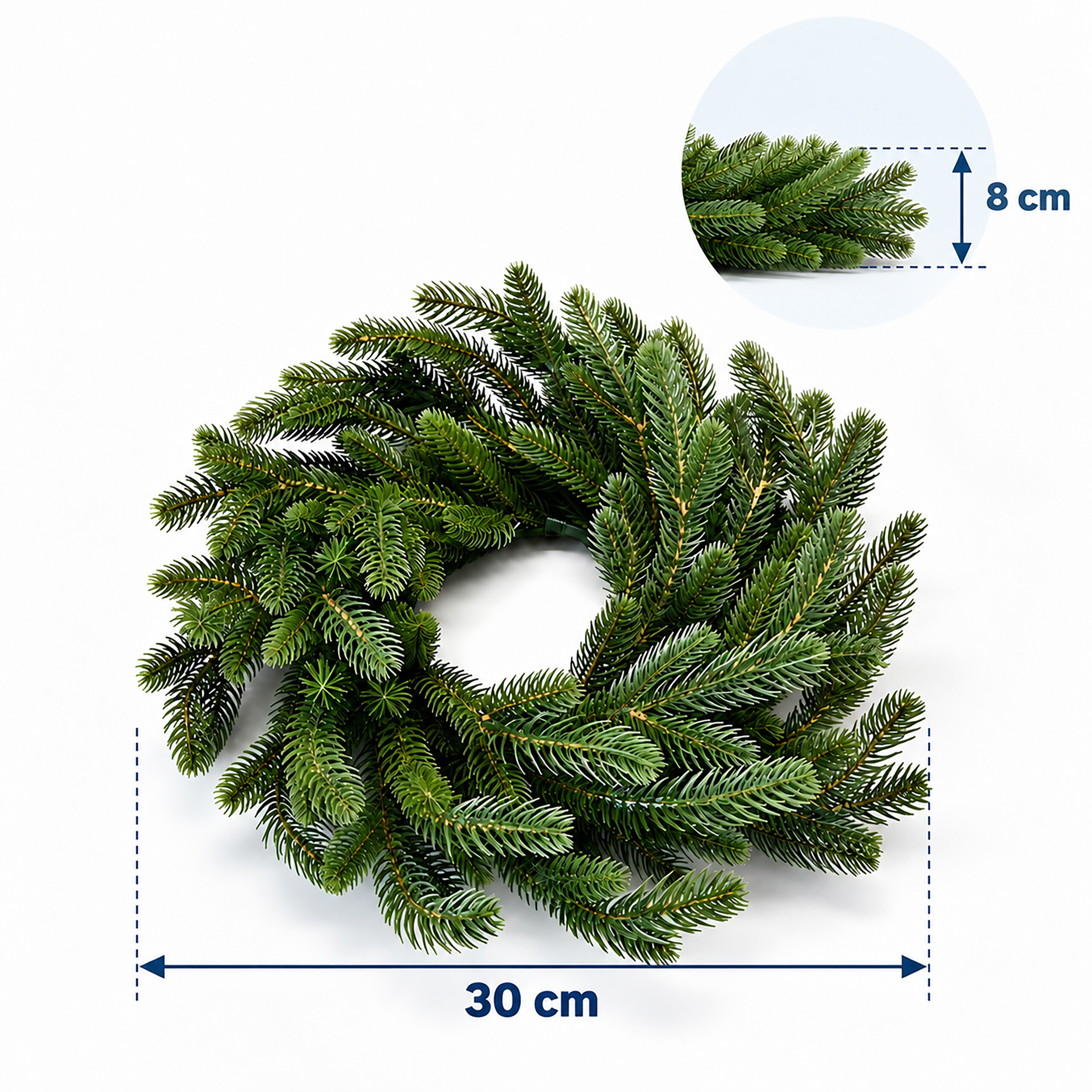 Ein 30 cm großer künstlicher Tannenw Kranz mit 8 cm Profil, auf weißem Hintergrund mit Maßpfeilen.