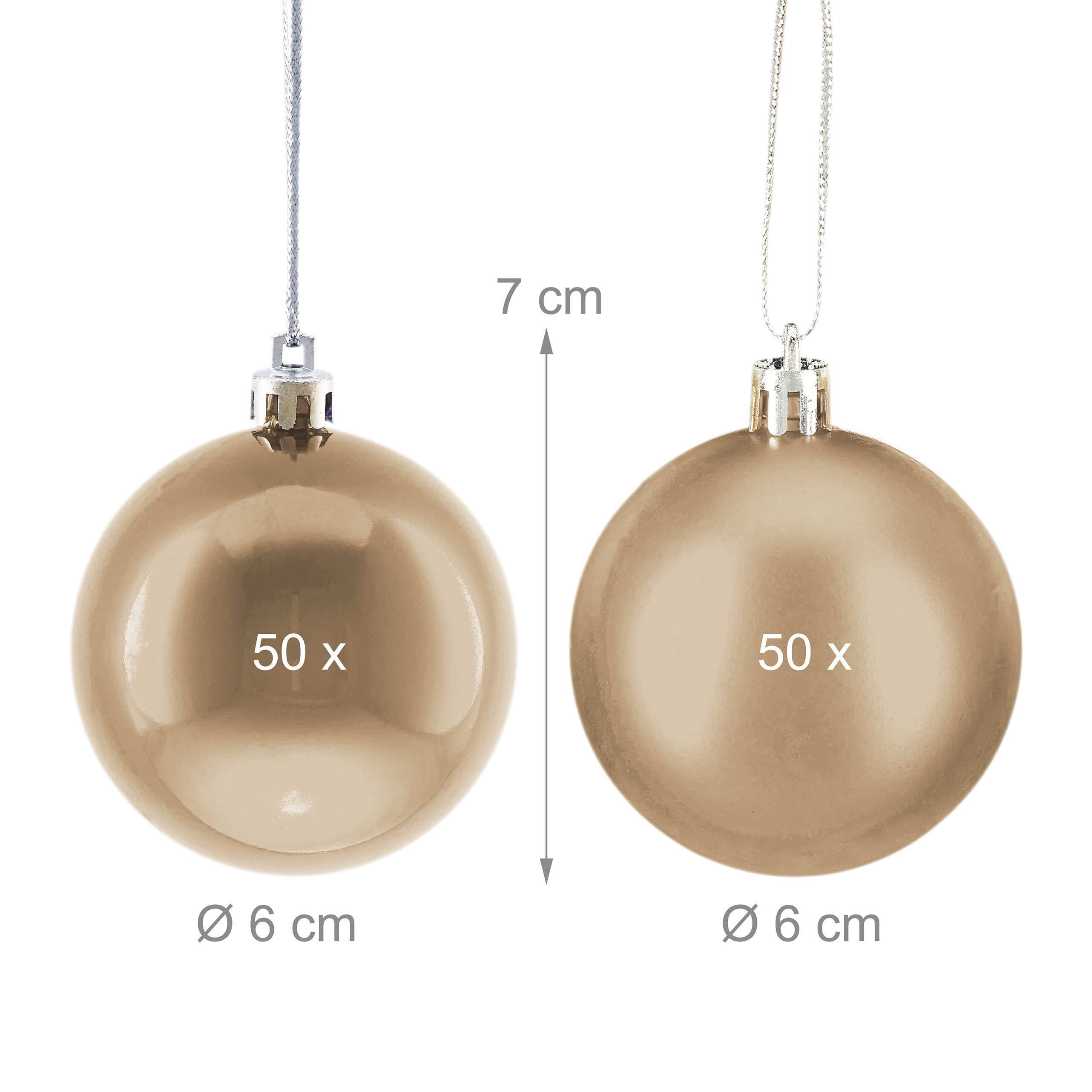 Zwei goldene Christbaumkugeln mit Aufhänger auf weißem Hintergrund, je 6 cm Durchmesser.
