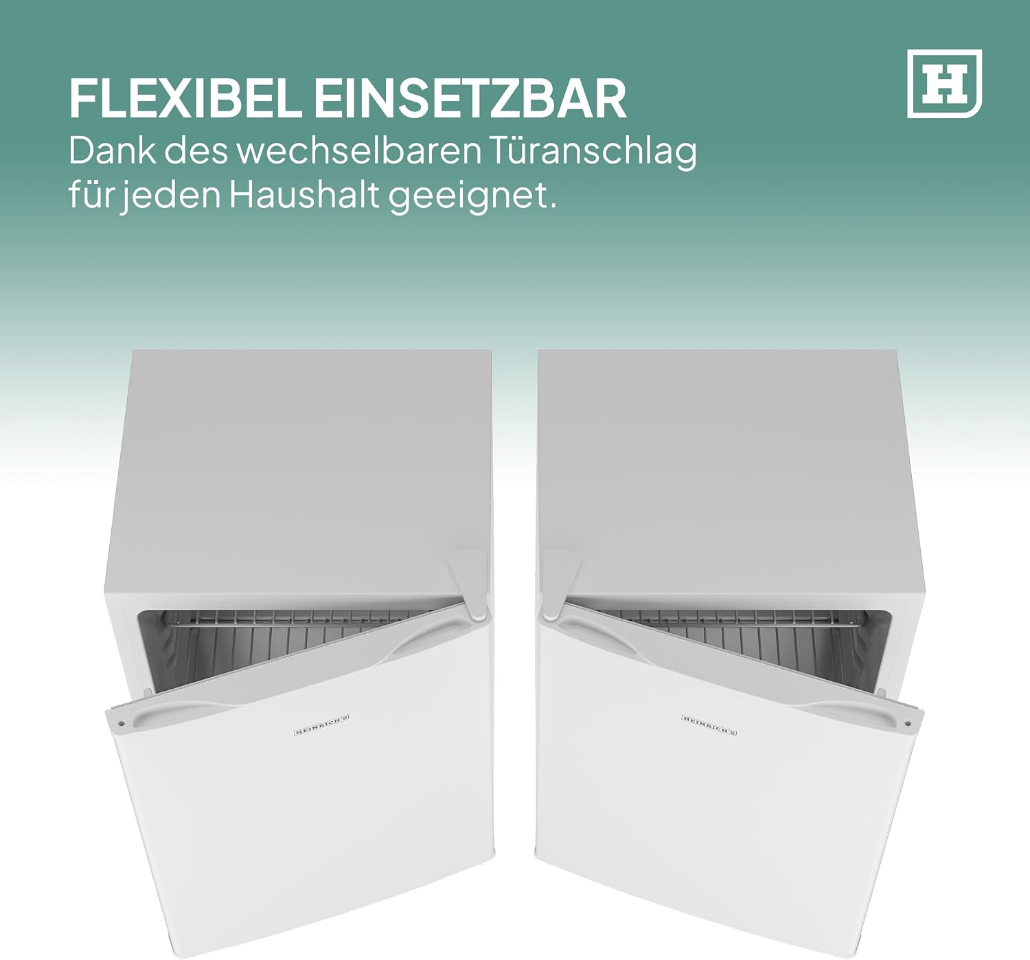 Zwei weiße Minikühlschränke mit wechselbarem Türanschlag von oben vor grünem Hintergrund mit deutschem Text.