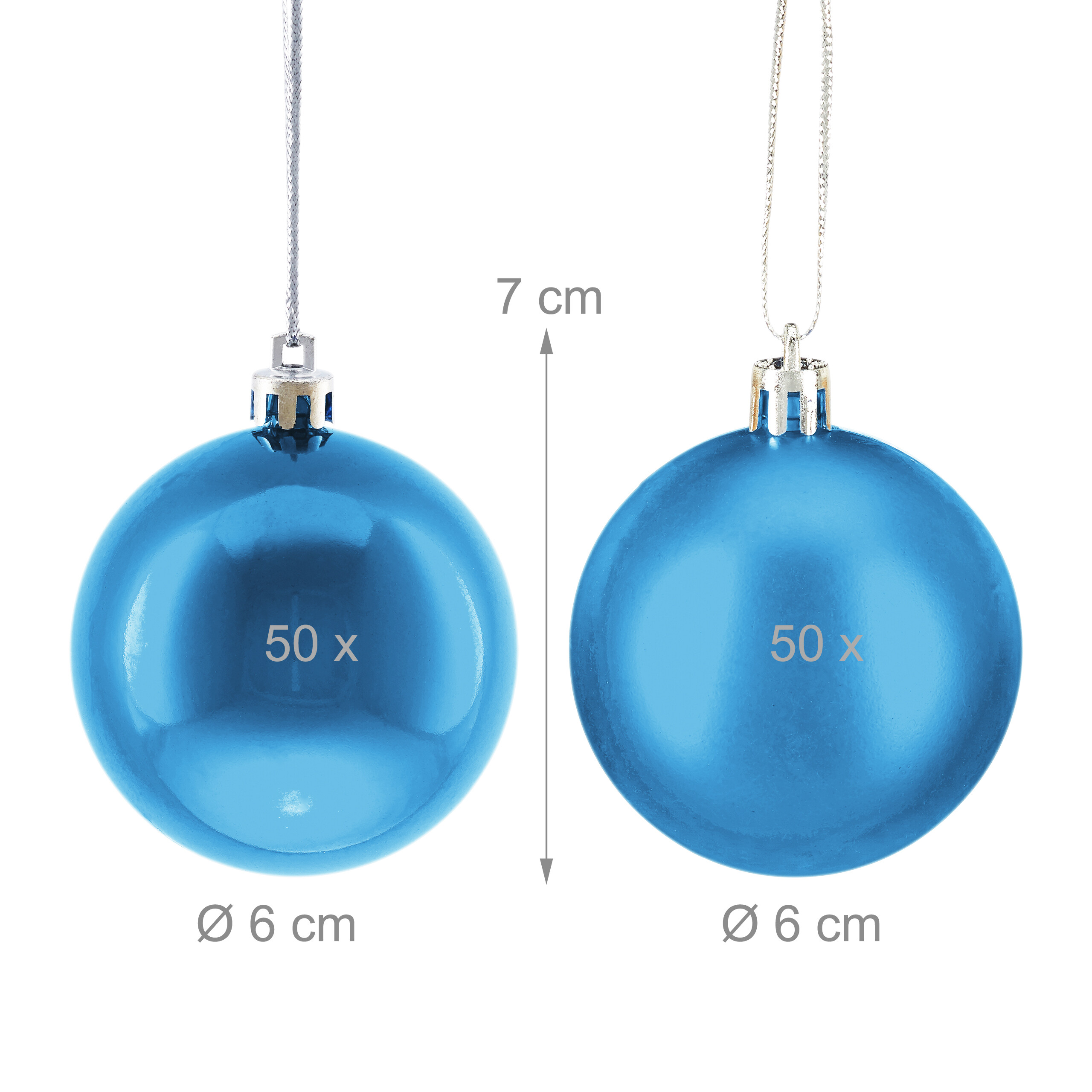 Zwei glänzende blaue Weihnachtskugeln, 6 cm Durchmesser, mit der Aufschrift 50x und einer Grössenangabe von 7 cm.