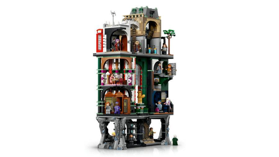 Çok katlı, odalı ve minifigürlü detaylı bir Grimmauld Place 12 LEGO modeli.