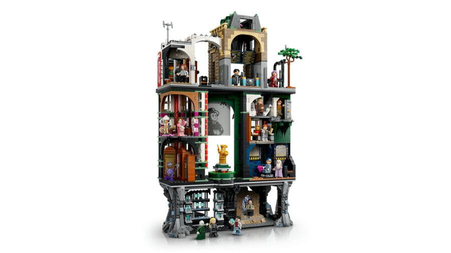 Çok sayıda oda ve minifigür içeren büyük, ayrıntılı bir LEGO Harry Potter Sihir Bakanlığı seti.