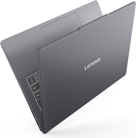 Gri renkli bir Lenovo dizüstü bilgisayar kısmen açık, açık renkli bir arka planda klavyesi görünüyor.