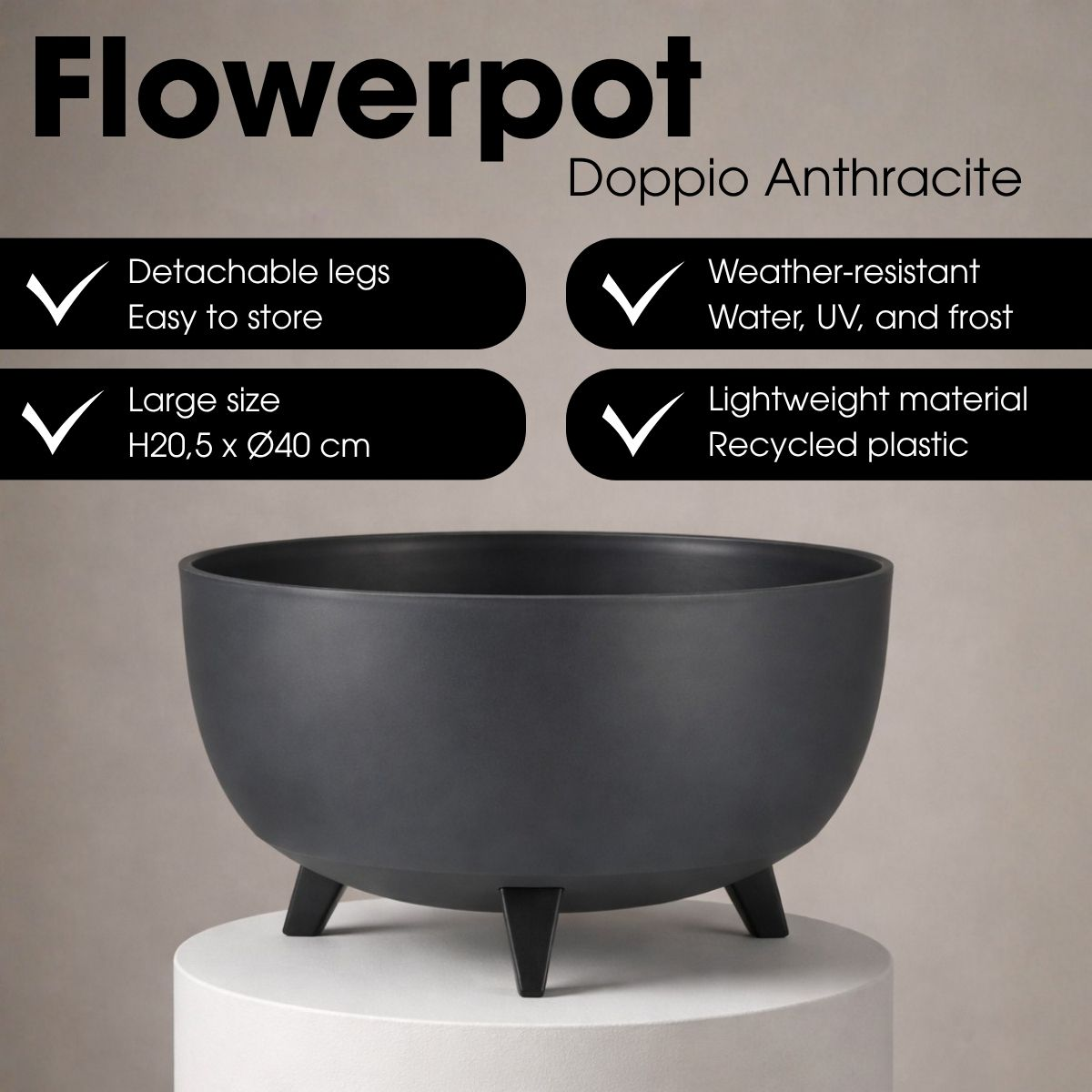 Un pot de fleurs anthracite à quatre pieds sur un piédestal, entouré de quatre cadres d'information.