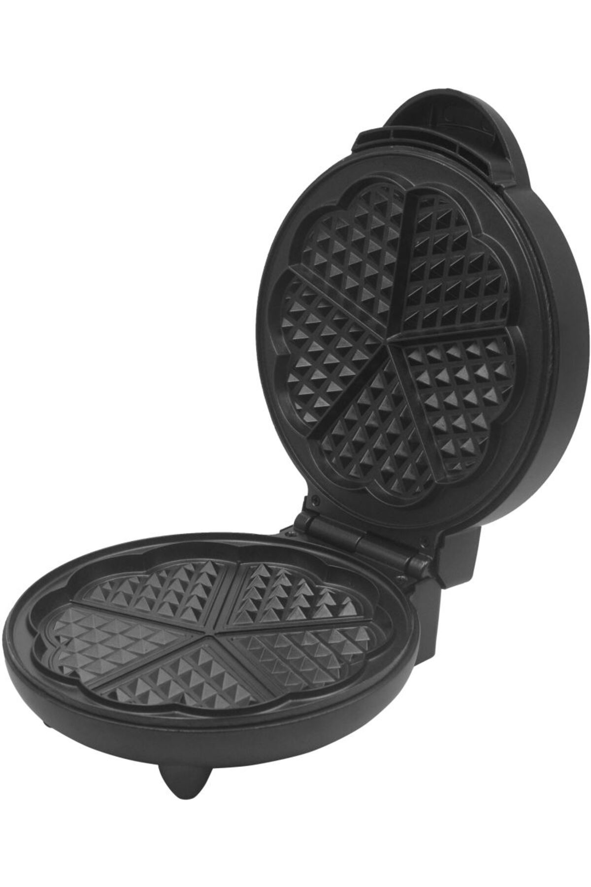 Beyaz arka planda kalp şeklinde ızgara plakalarına sahip açık siyah bir waffle makinesi.