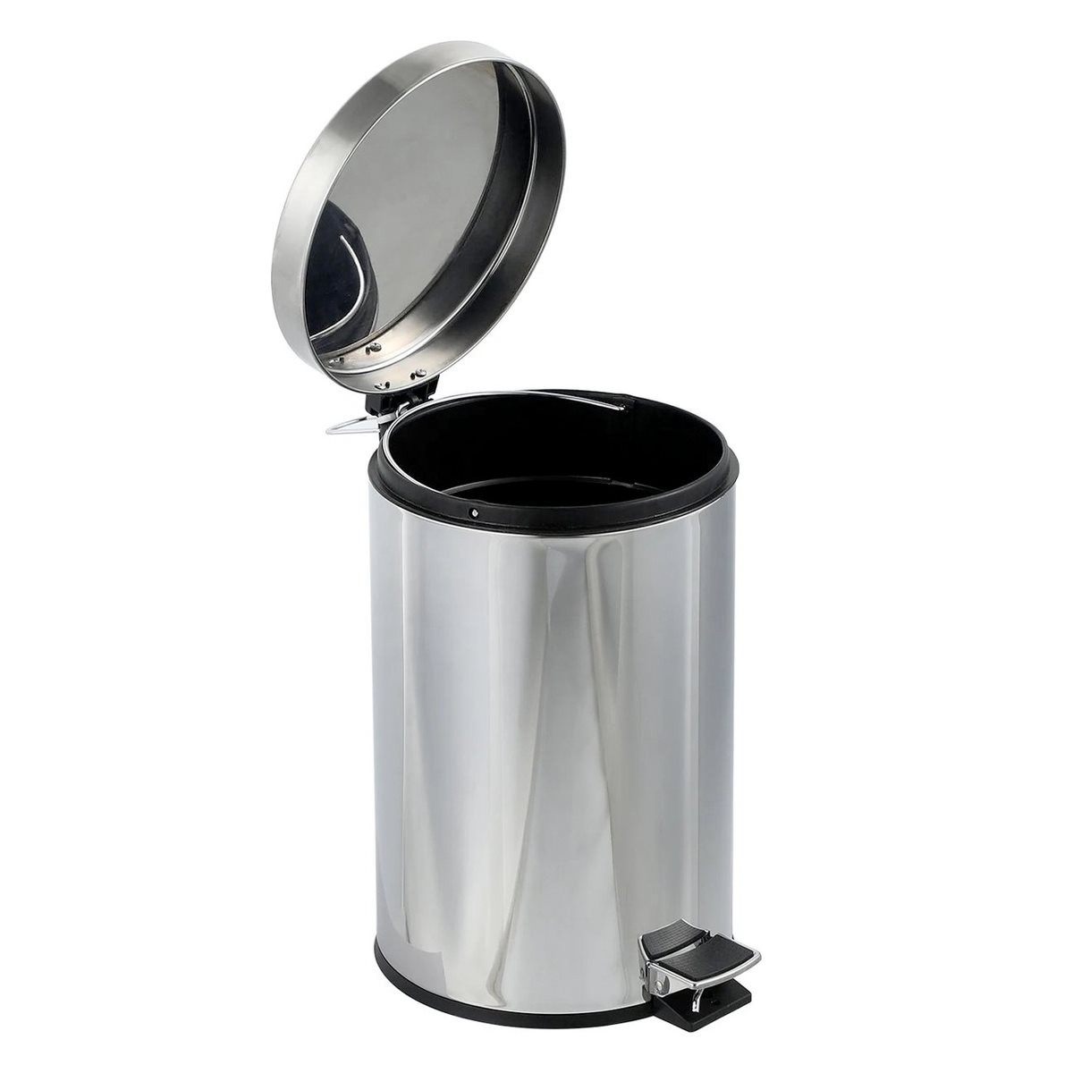 Une poubelle cylindrique en acier inoxydable avec couvercle ouvert et pédale noire sur fond blanc.