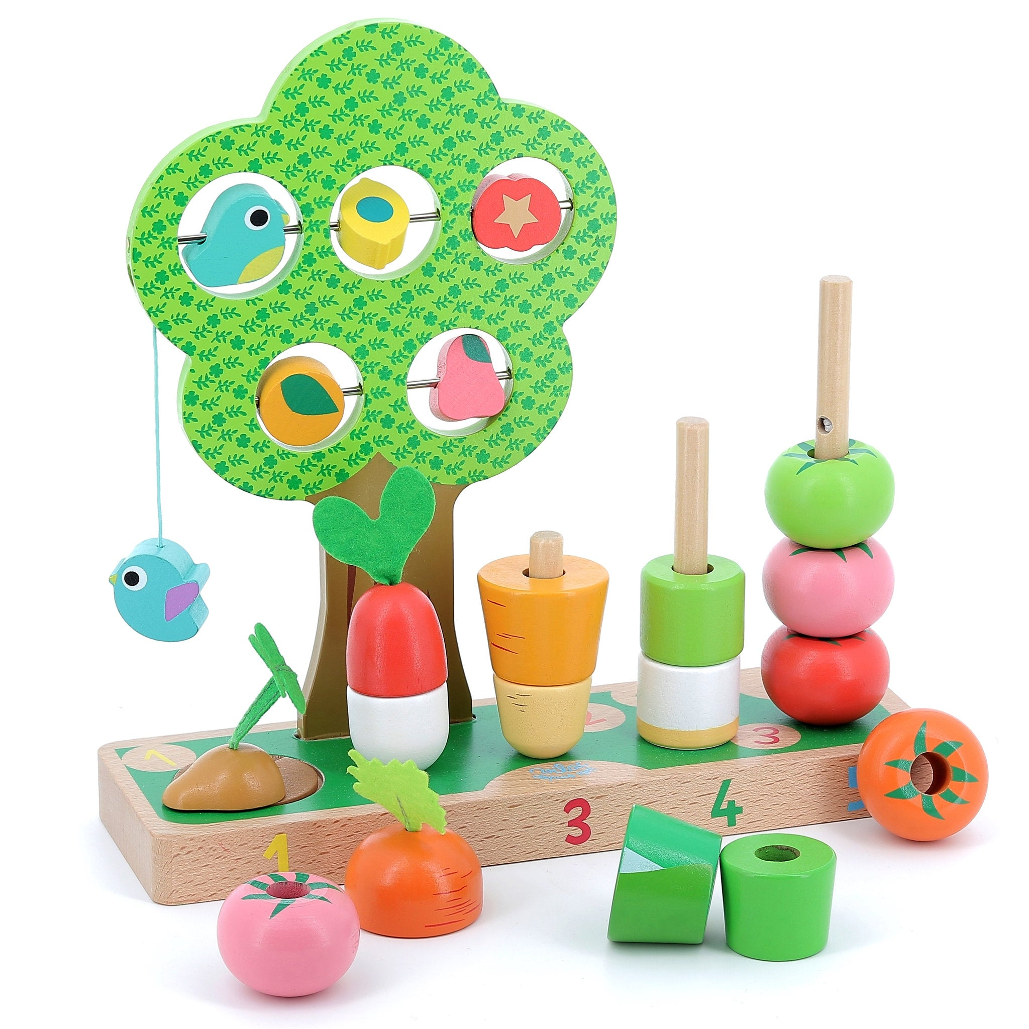 Ein hölzernes Lernspielzeug mit grünem Baum, Steckplätzen und buntem Stapelobst und -gemüse.