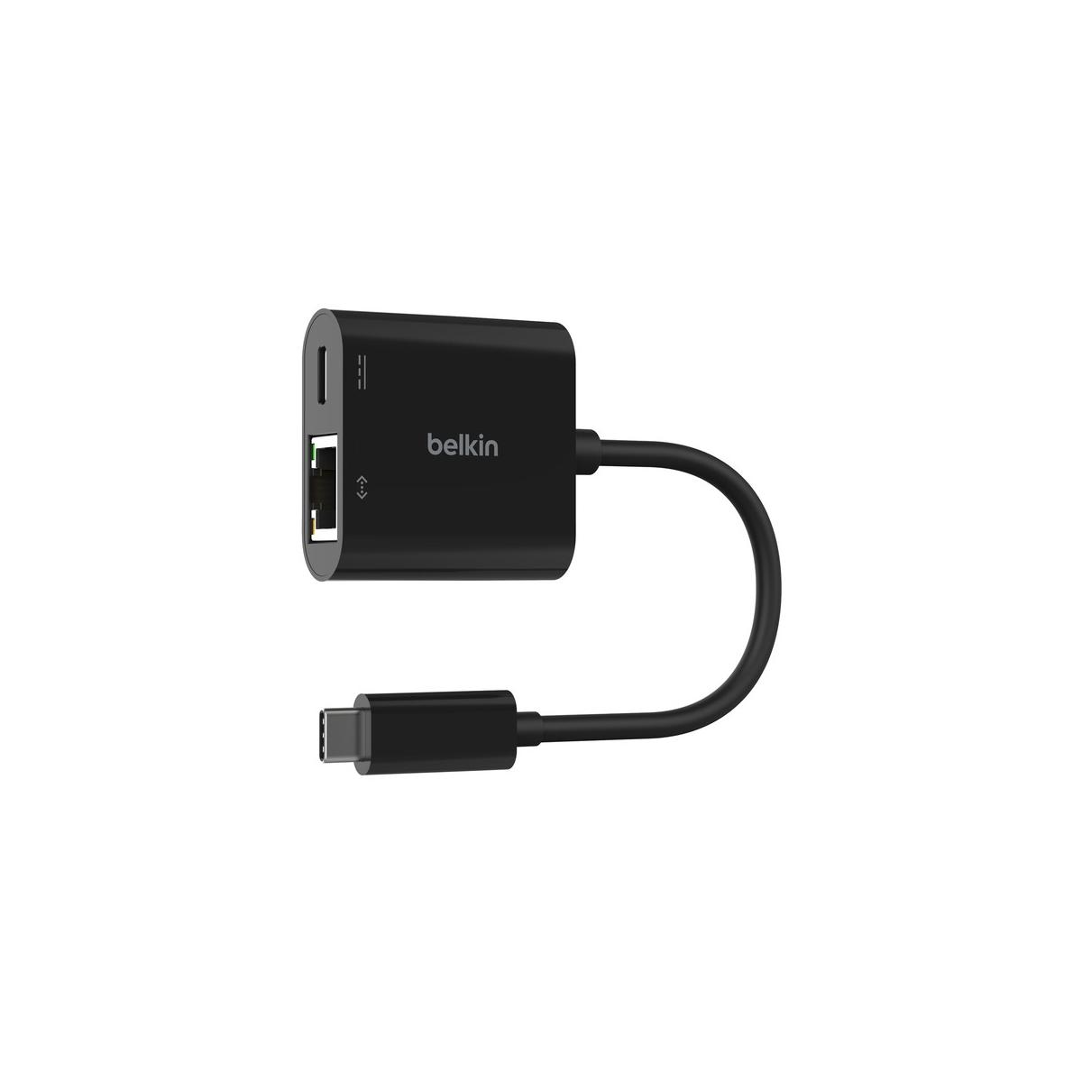 Schwarzer Belkin USB-C-auf-Ethernet-Adapter mit einem USB-C-Anschluss und einer Ethernet-Buchse auf weißem Hintergrund.
