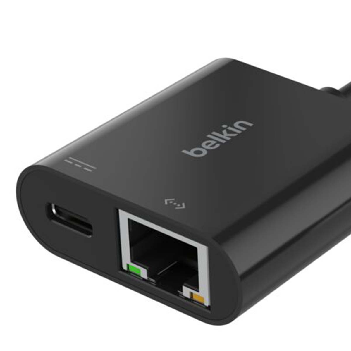 Schwarzer Belkin-Adapter mit USB-C- und Ethernet-Anschluss auf weißem Hintergrund.