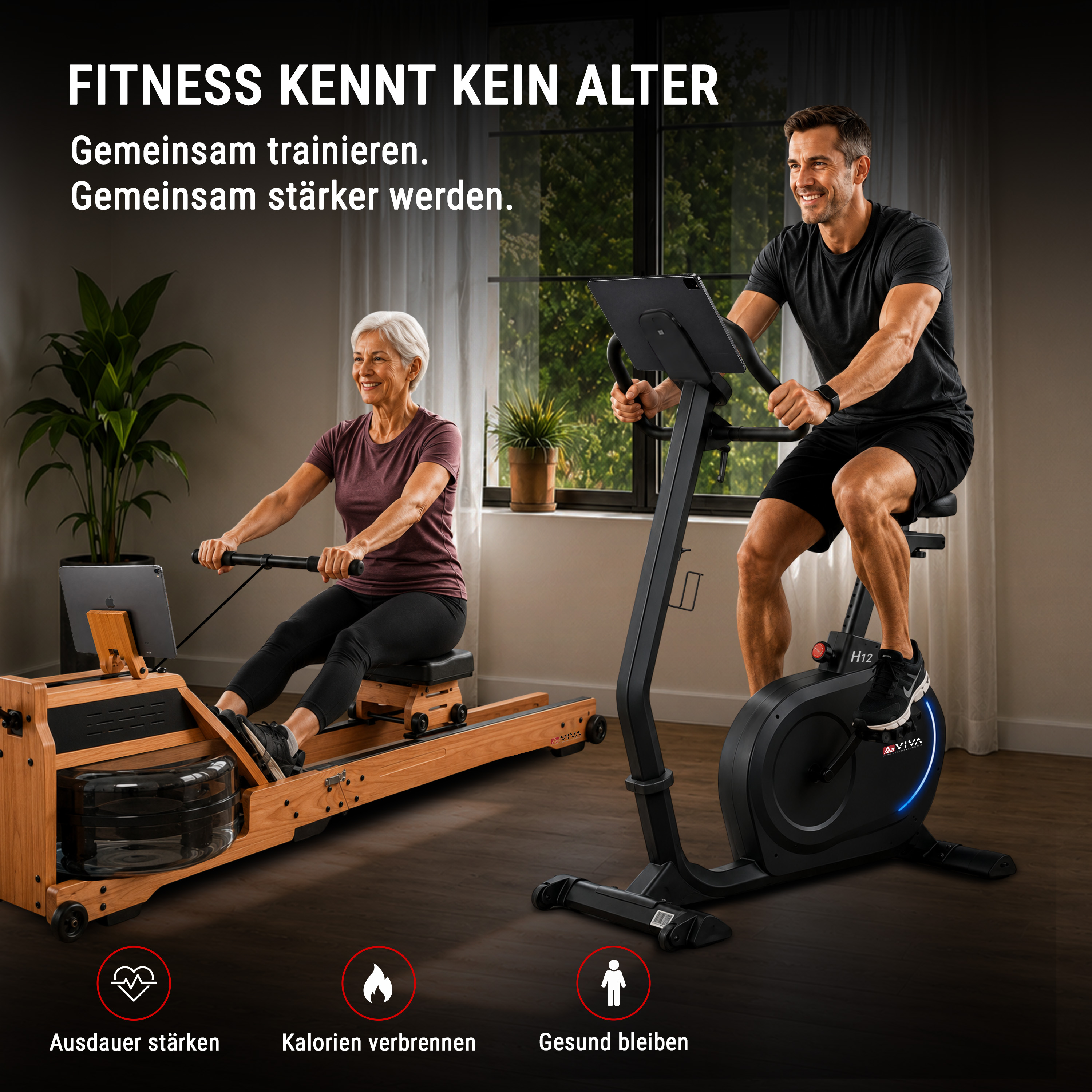 Ein älteres Paar trainiert zu Hause gemeinsam an einem Holz-Rudergerät und einem schwarzen Hometrainer.