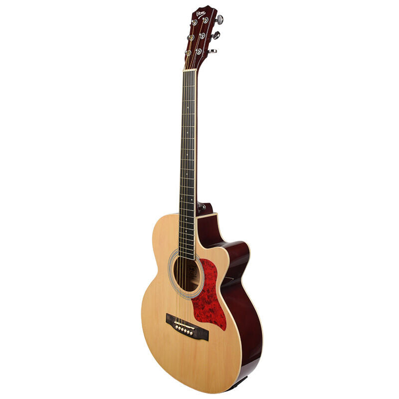 Eine Akustikgitarre mit heller Holldecke und dunkelrotbraunem Boden und Zargen, mit rotem Marmor-Schlagbrett.