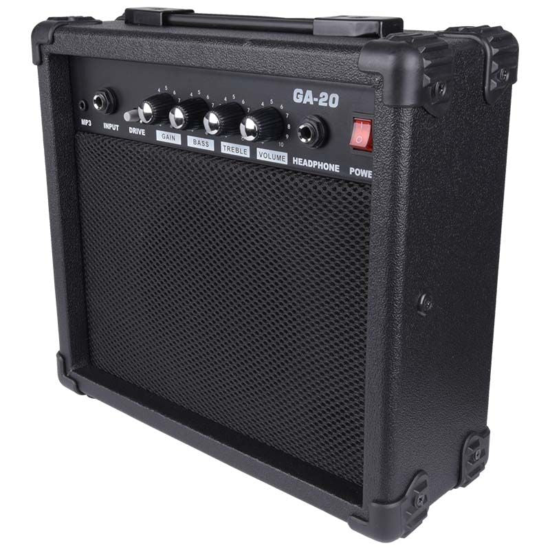 Ein schwarzer GA-20 E-Gitarrenverstärker mit Reglern, Mesh-Gitter und rotem Netzschalter auf weißem Hintergrund.