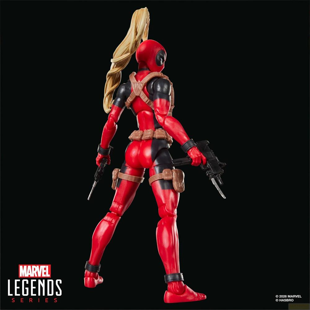 Deadpool Actionfigur von hinten mit blondem Pferdeschwanz, rotem Anzug und zwei Waffen.