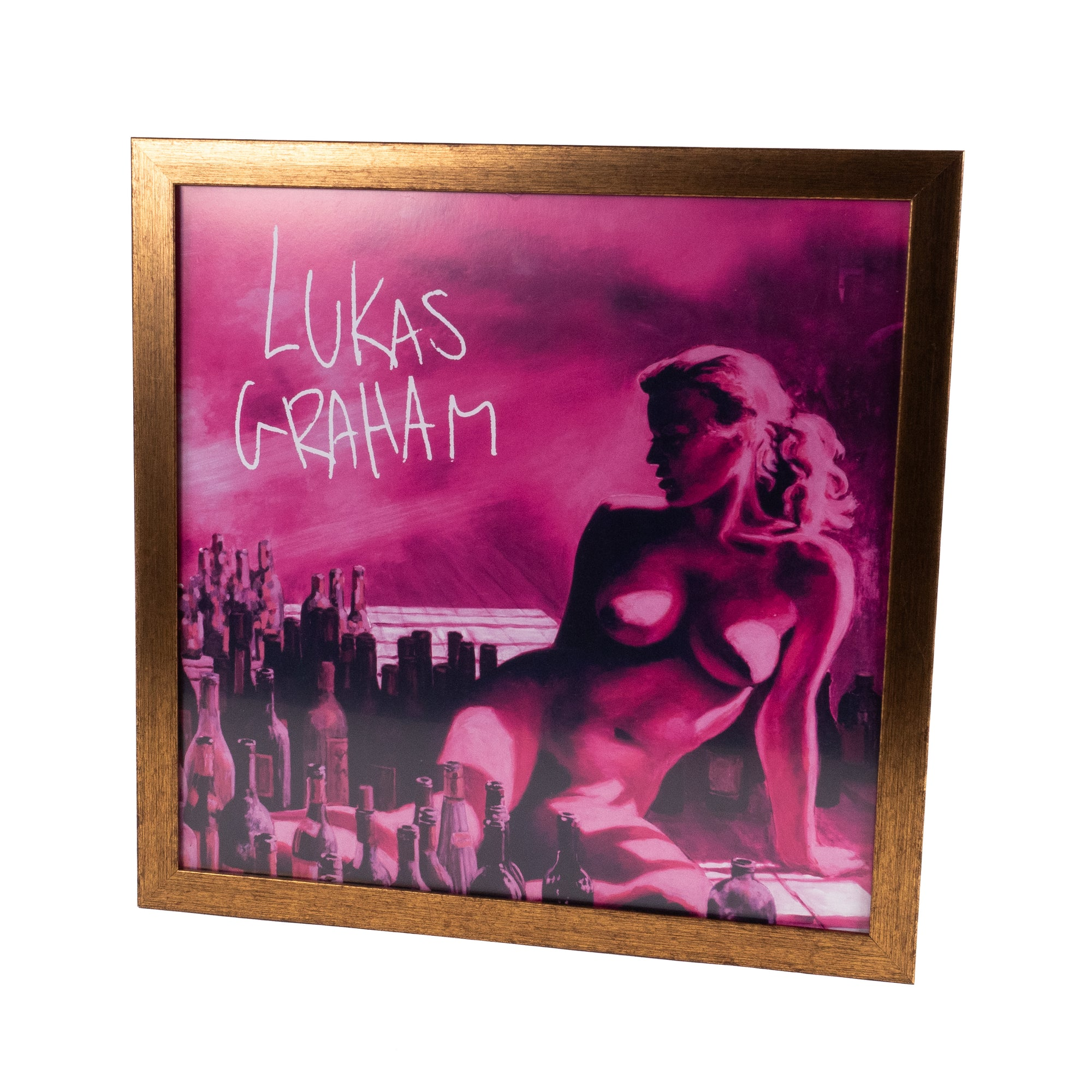 Eingerahmtes pinkfarbenes Albumcover von Lukas Graham mit einer sitzenden Frau und vielen Flaschen.