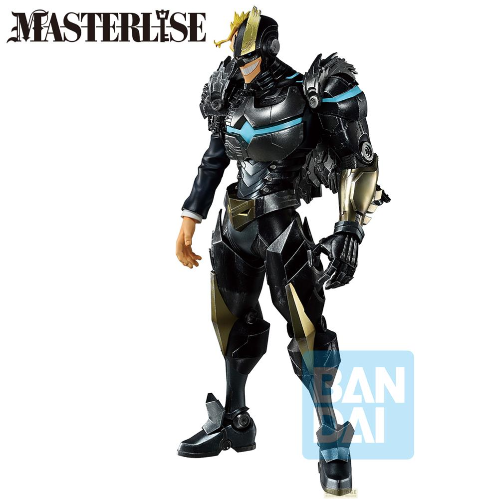 Eine schwarz-goldene Actionfigur in technischer Rüstung mit blauen Details und grinsendem Gesicht.