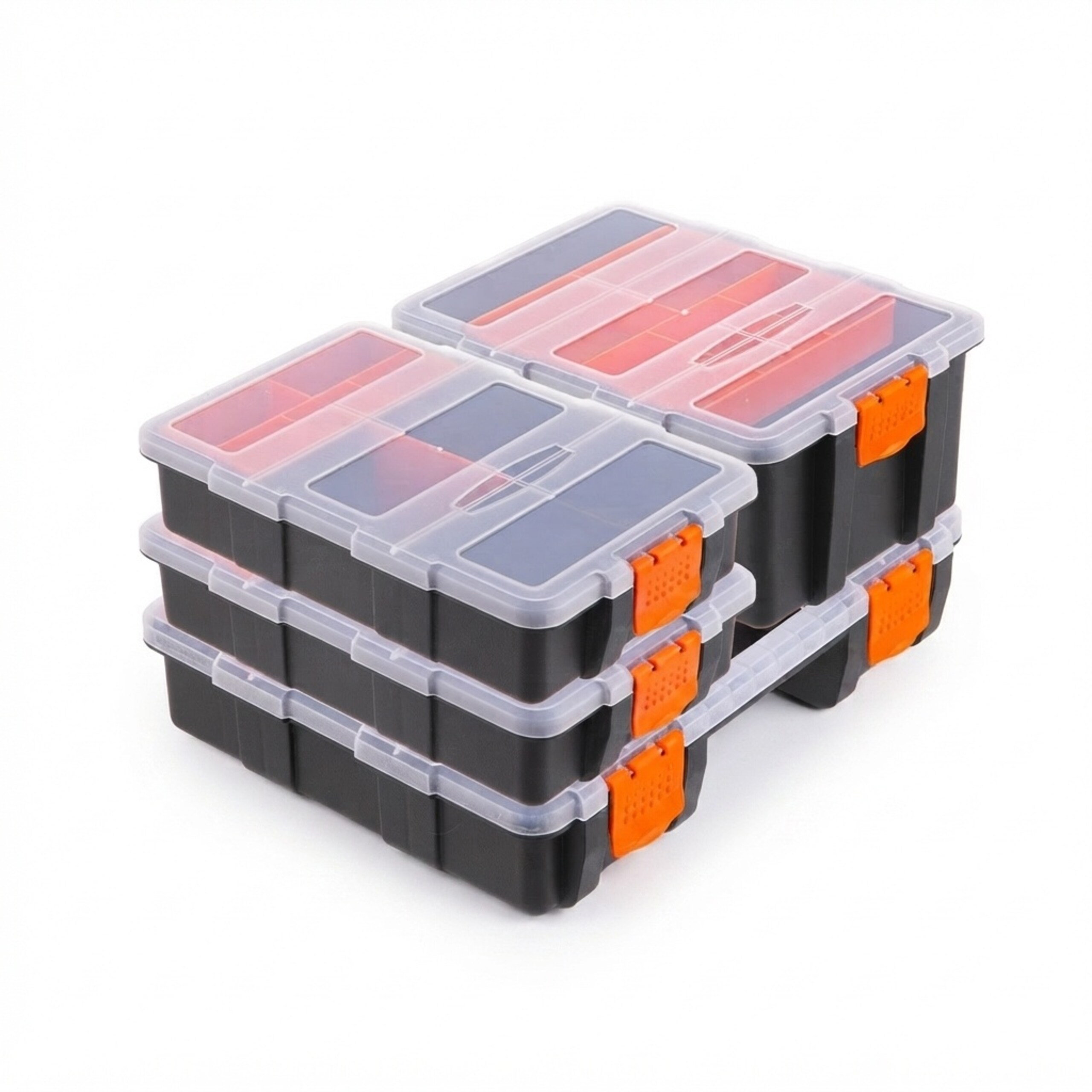 Ein stapel schwarzer Plastik-Sortierboxen mit klaren Deckeln und orangen Verschlüssen auf weißem Grund.