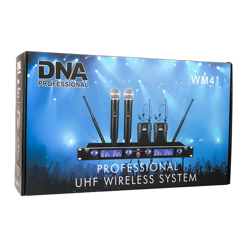 Verpackung eines DNA Professional WM4 UHF-Funksystems mit zwei Mikrofonen und Empfänger auf blauem Hintergrund.