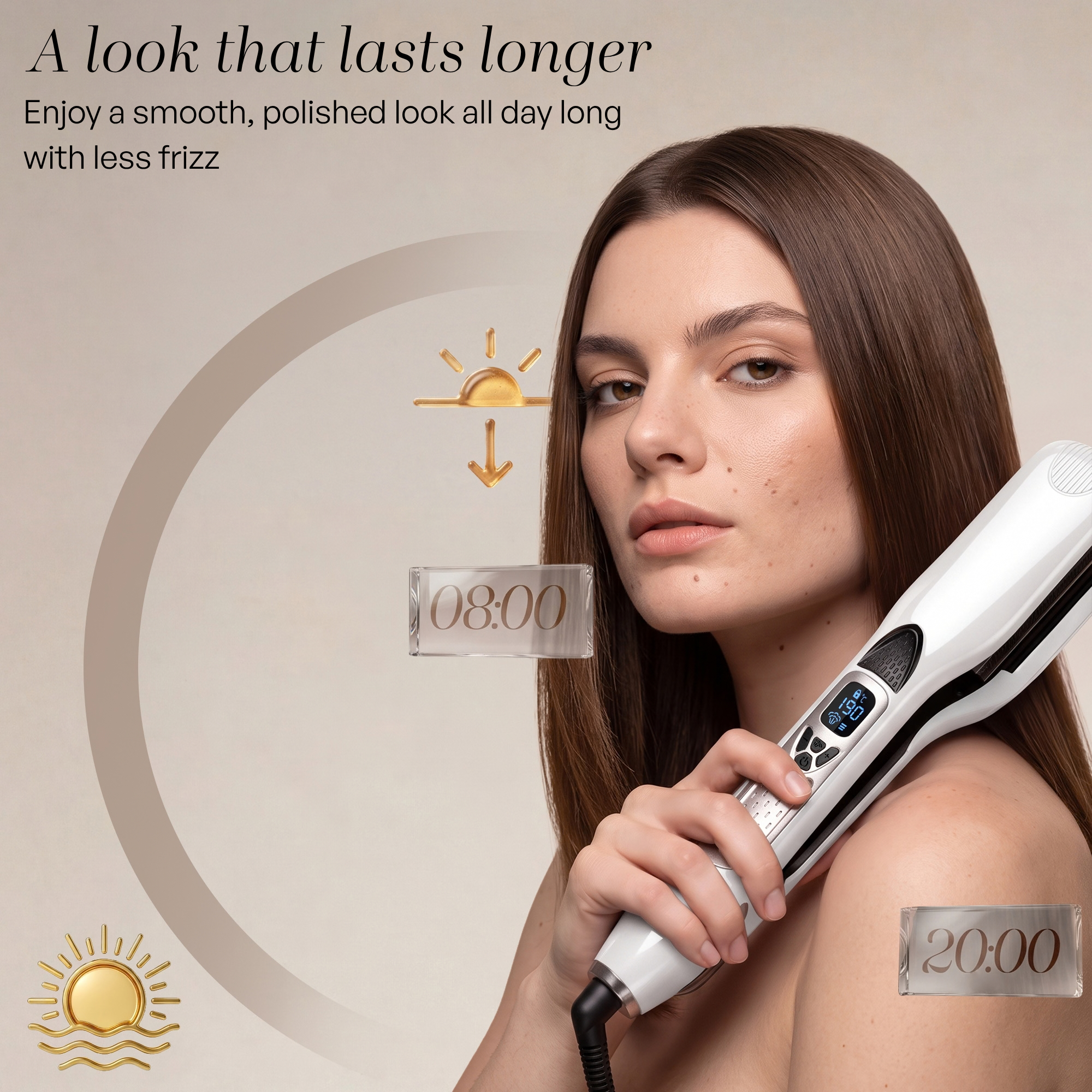 Eine Frau mit glattem Haar hält ein weißes Haarglättereisen vor einem neutralen Hintergrund.