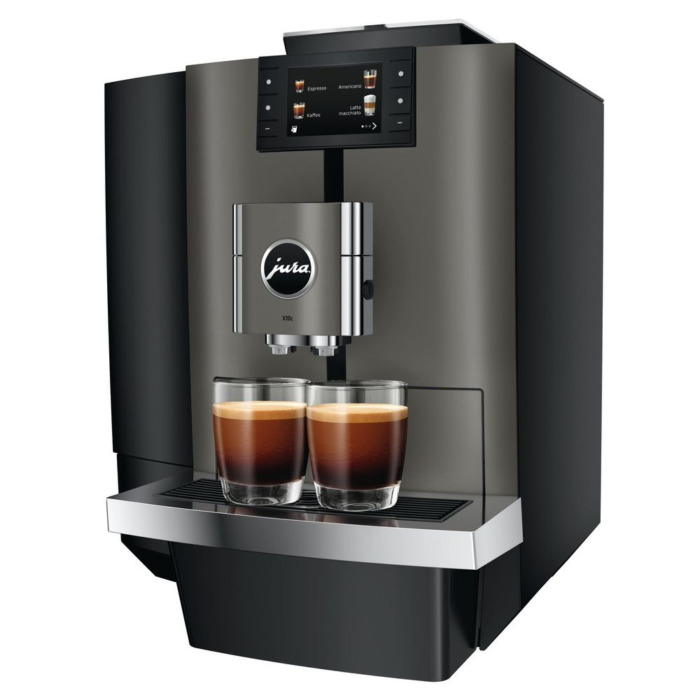 Ein moderner Jura-Kaffeeautomat in Dunkelgrau brüht zwei Glas Tassen Espresso, die auf der Tropfschale stehen.