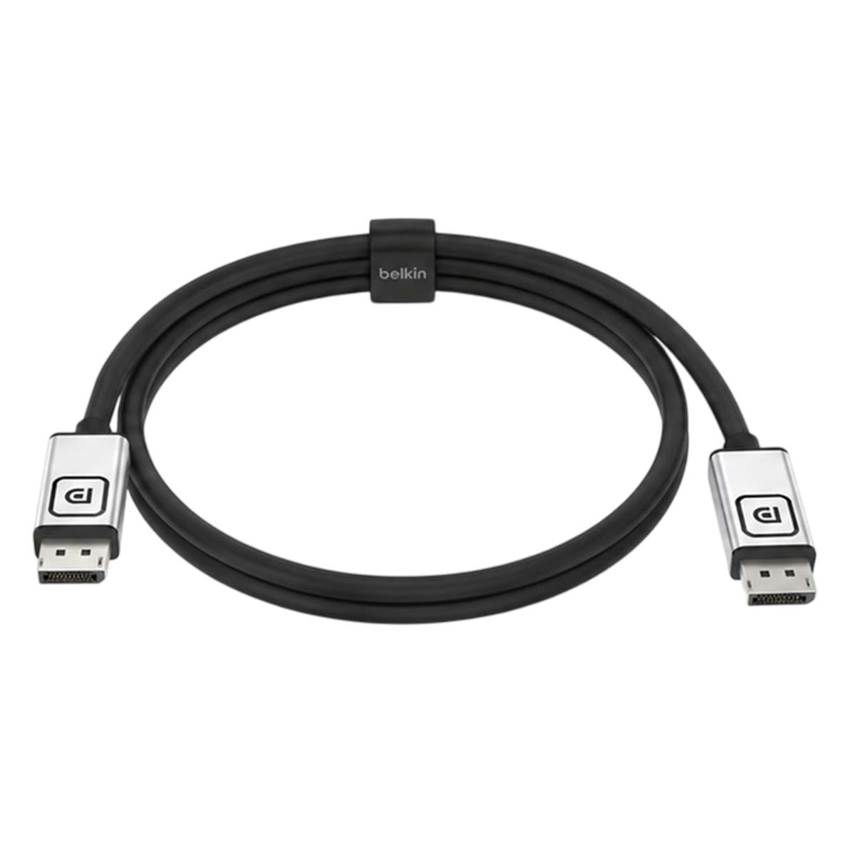 Un cable DisplayPort negro de Belkin con conectores plateados sobre fondo blanco.