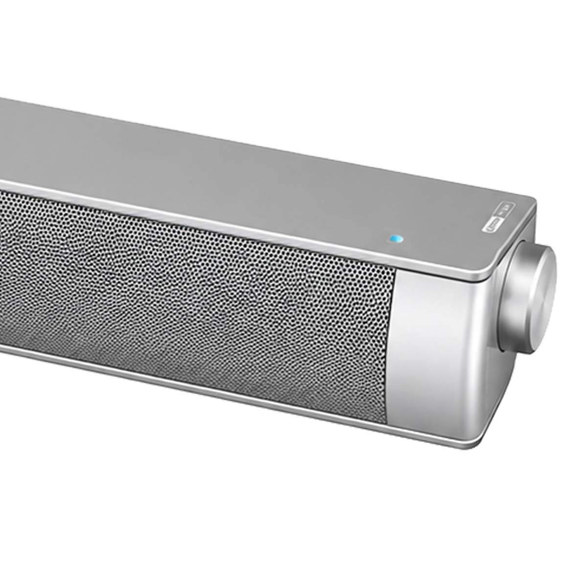 Silberne Soundbar mit Metallgitter, blauem LED-Licht und Lautstärkeregler an der Seite vor weißem Hintergrund.