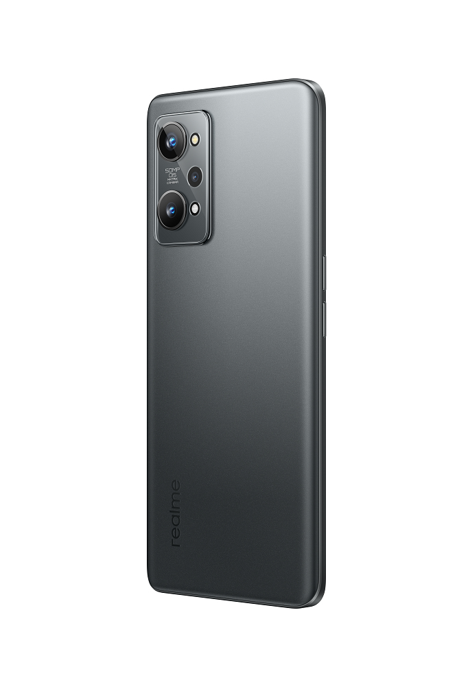Rückseite eines grauen Realme-Smartphones mit dreifacher Kamera und Markenlogo.