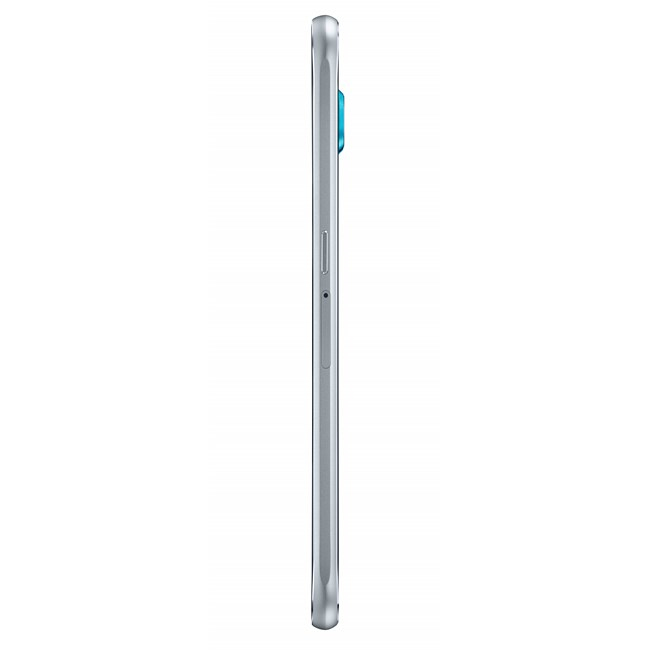 Vista laterale di uno smartphone argento sottile con pulsanti visibili su sfondo bianco.