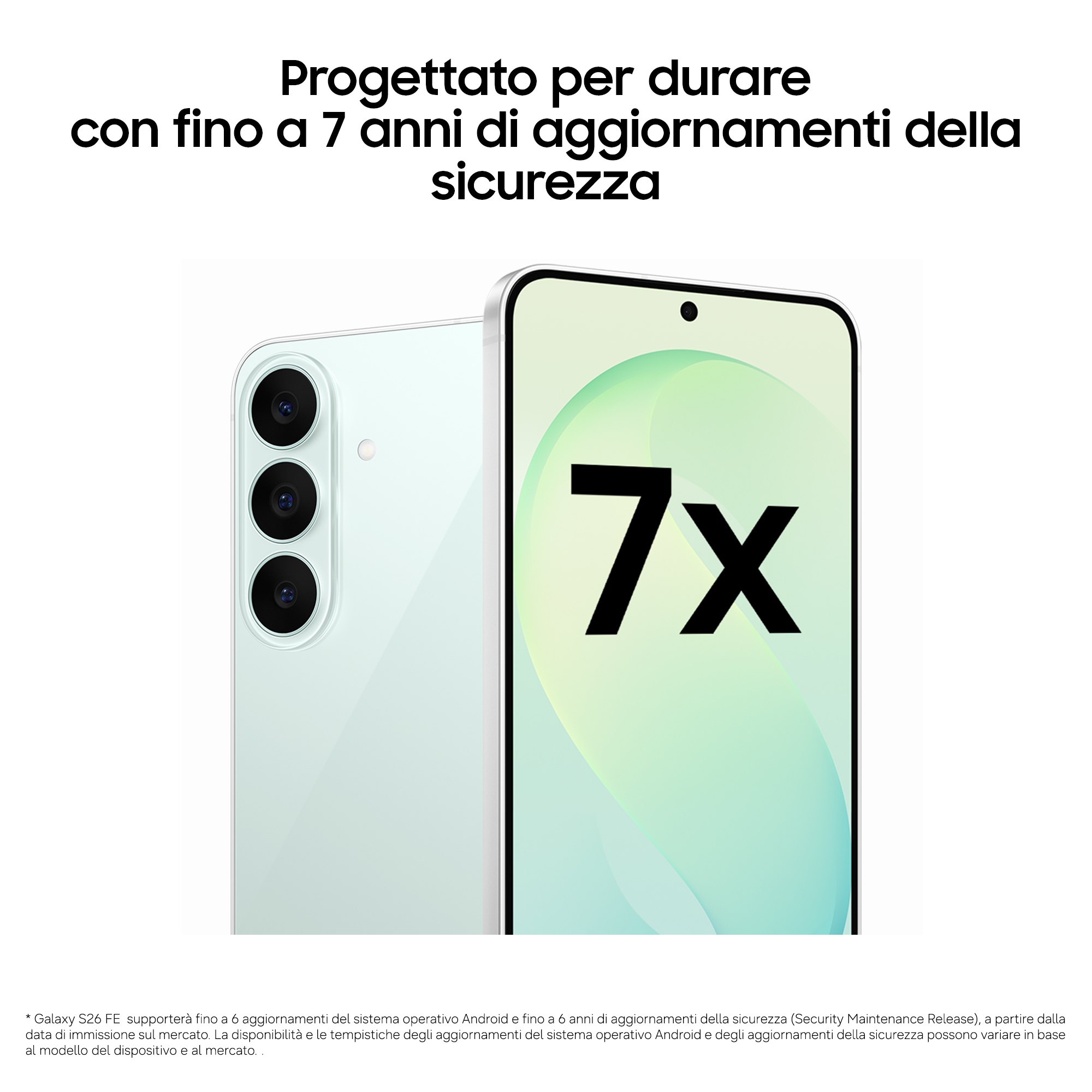 Ein weißes Smartphone zeigt das 7x-Symbol auf dem Bildschirm und hat drei Rückkameras. Italienischer Text oben.