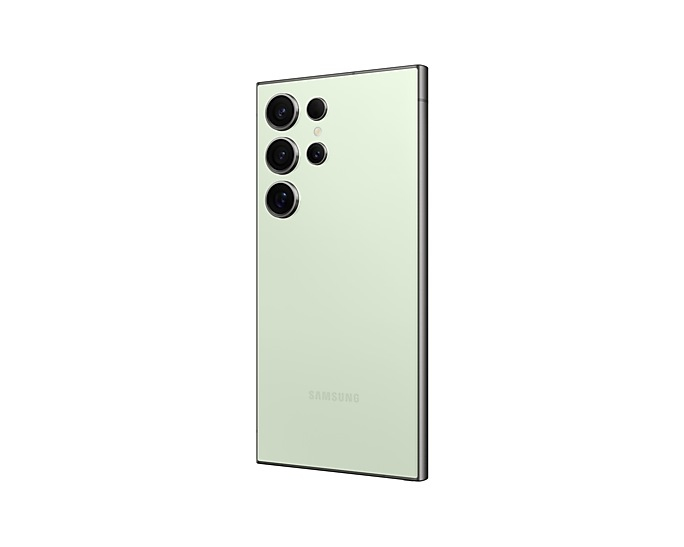 Un smartphone Samsung verde claro con múltiples cámaras traseras sobre un fondo blanco.
