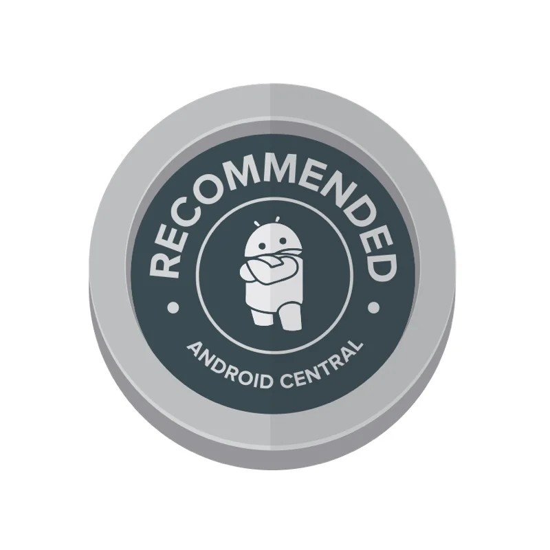 Szürke kör alakú jelvény a "Recommended Android Central" felirattal és az Android kabalafigurájával.