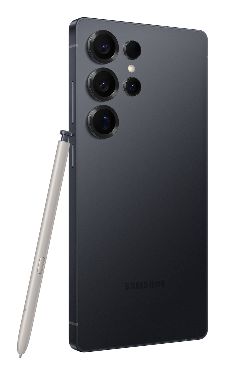Smartphone Samsung gris oscuro con cuatro cámaras traseras y un S Pen al lado.