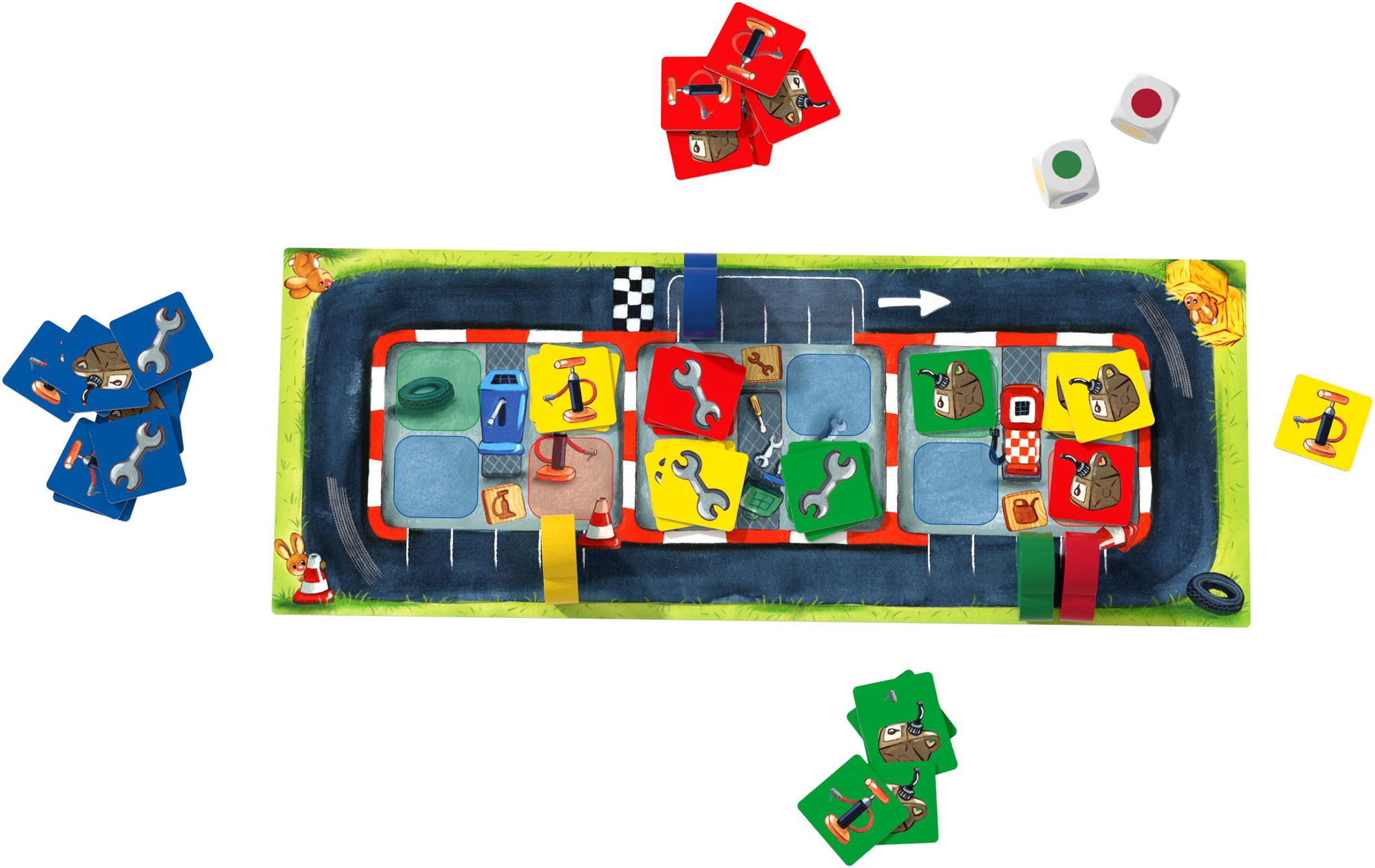 Ein Kinderspielsach mit Rennstrecke, bunten Karten und zwei Würfeln auf weißem Hintergrund.