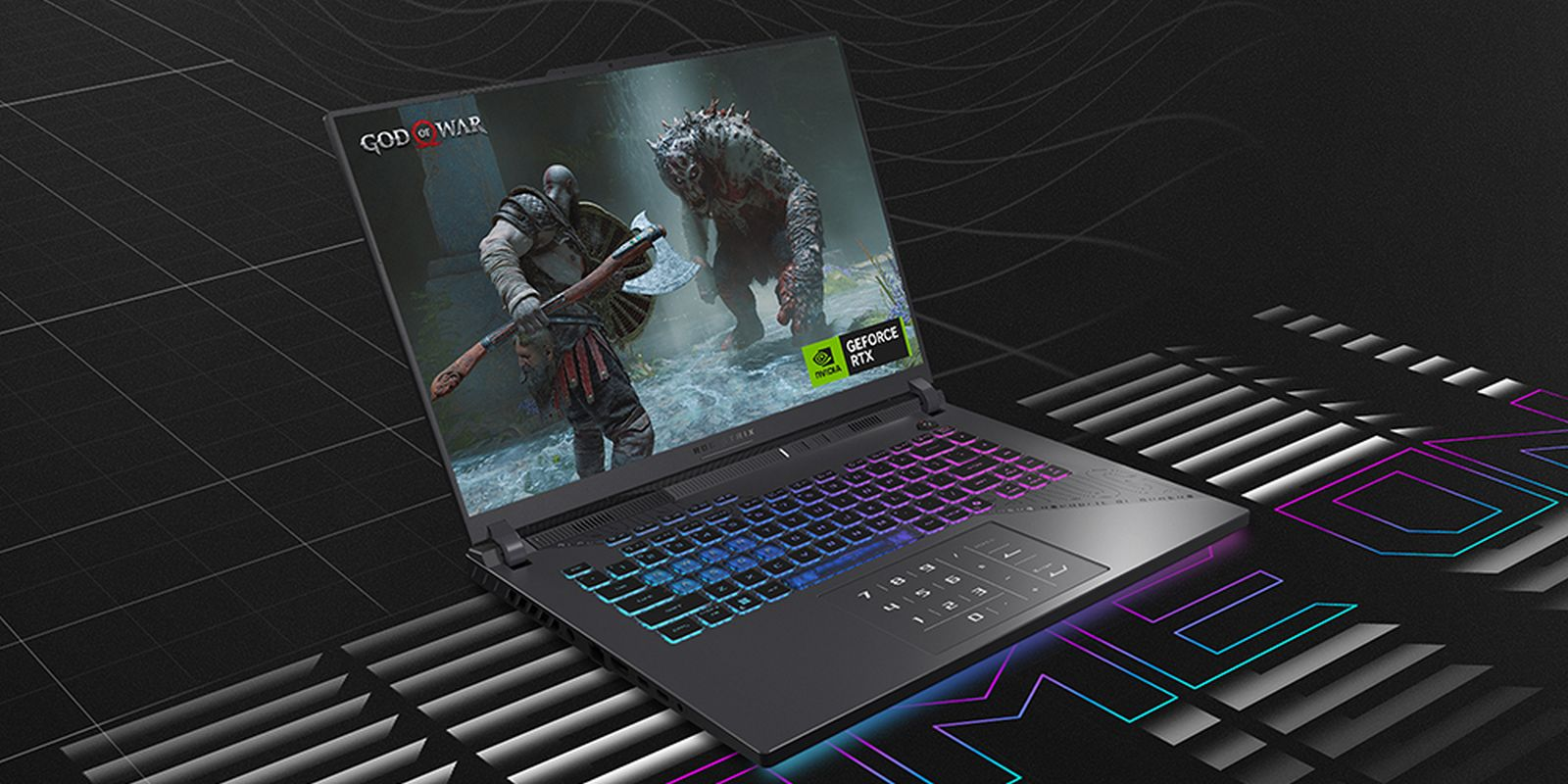 Ein ROG Strix Gaming-Laptop zeigt God of War auf dem Bildschirm und hat eine beleuchtete Tastatur.