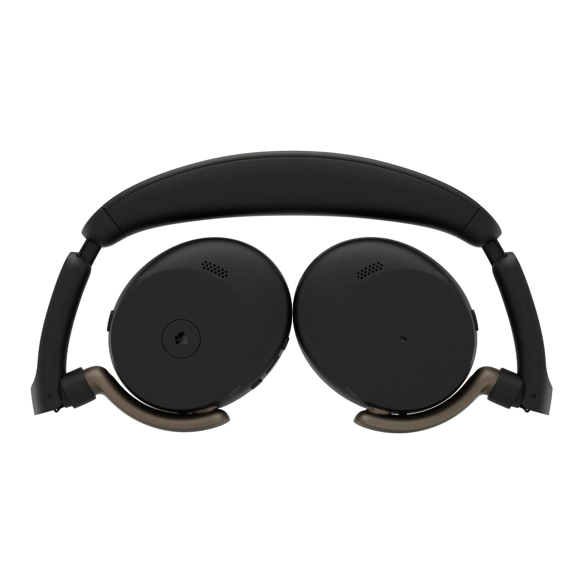 Zusammengeklappte schwarze Over-Ear-Kopfhörer mit gebogenem Lederkopfbügel vor weißem Hintergrund.