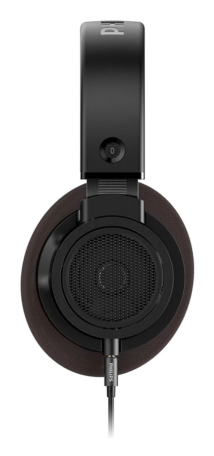 Primer plano de auriculares circumaurales negros Philips con copa de malla y cable de audio conectado, sobre fondo blanco.