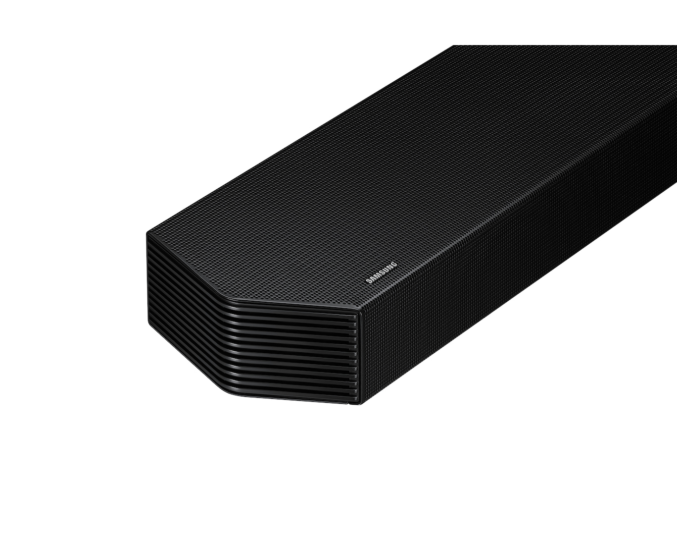 Primo piano di una soundbar Samsung nera con griglia metallica testurizzata.