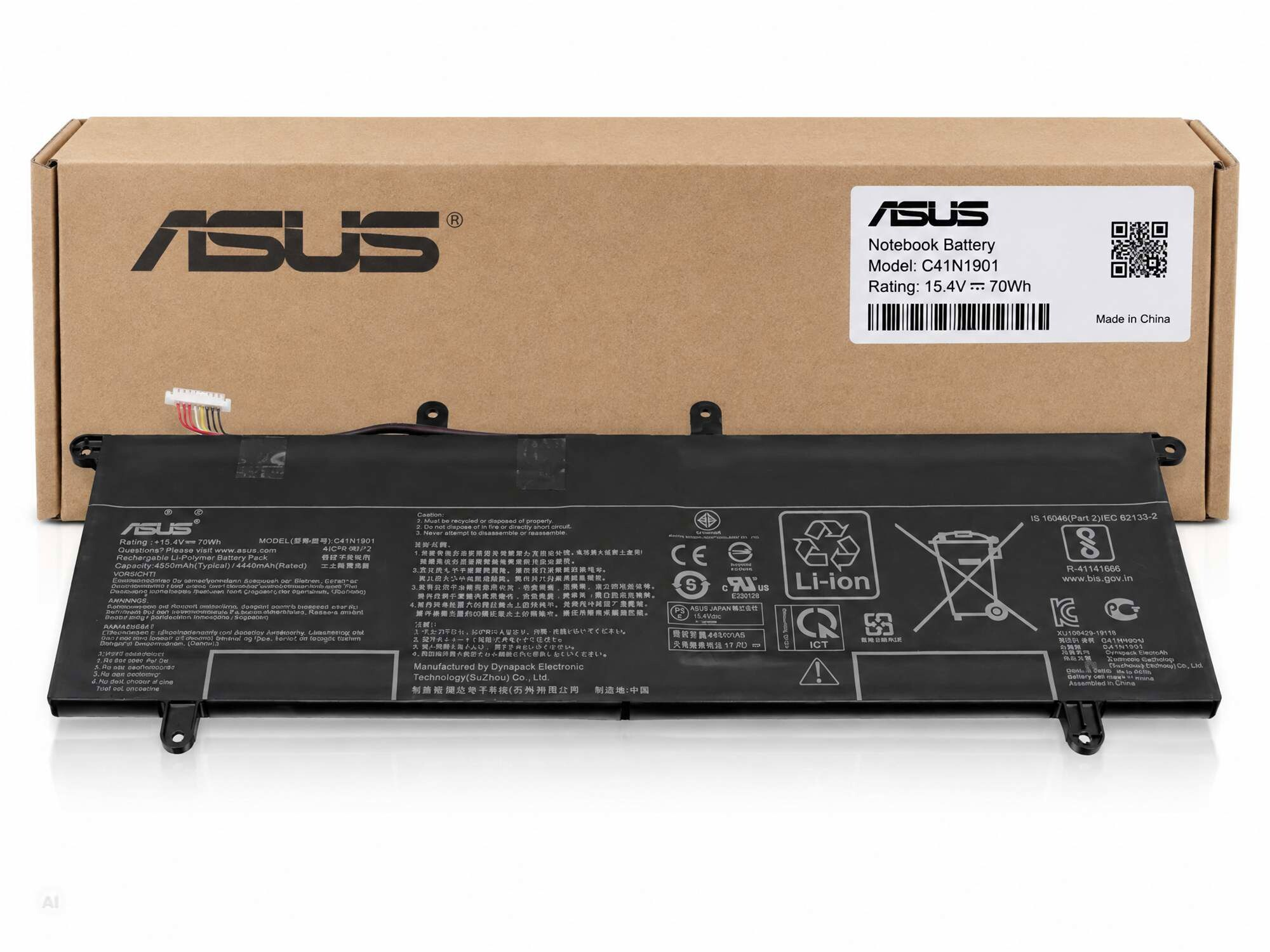 Schwarzer Asus-Notebook-Akku mit gedruckten technischen Daten vor einem braunen Karton.