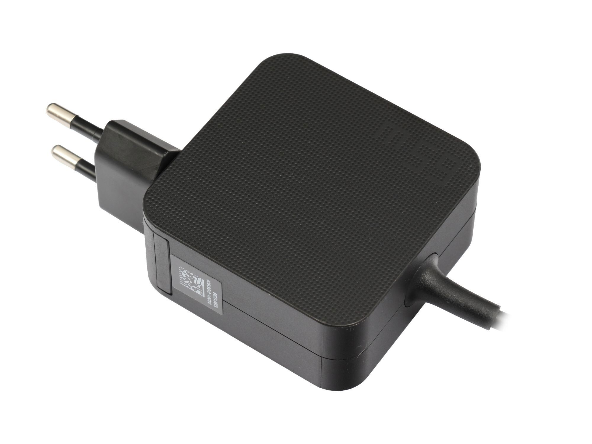 Ein schwarzes Netzteil mit einem zweipoligen Stecker und einem angeschlossenen Kabel auf weißem Hintergrund.