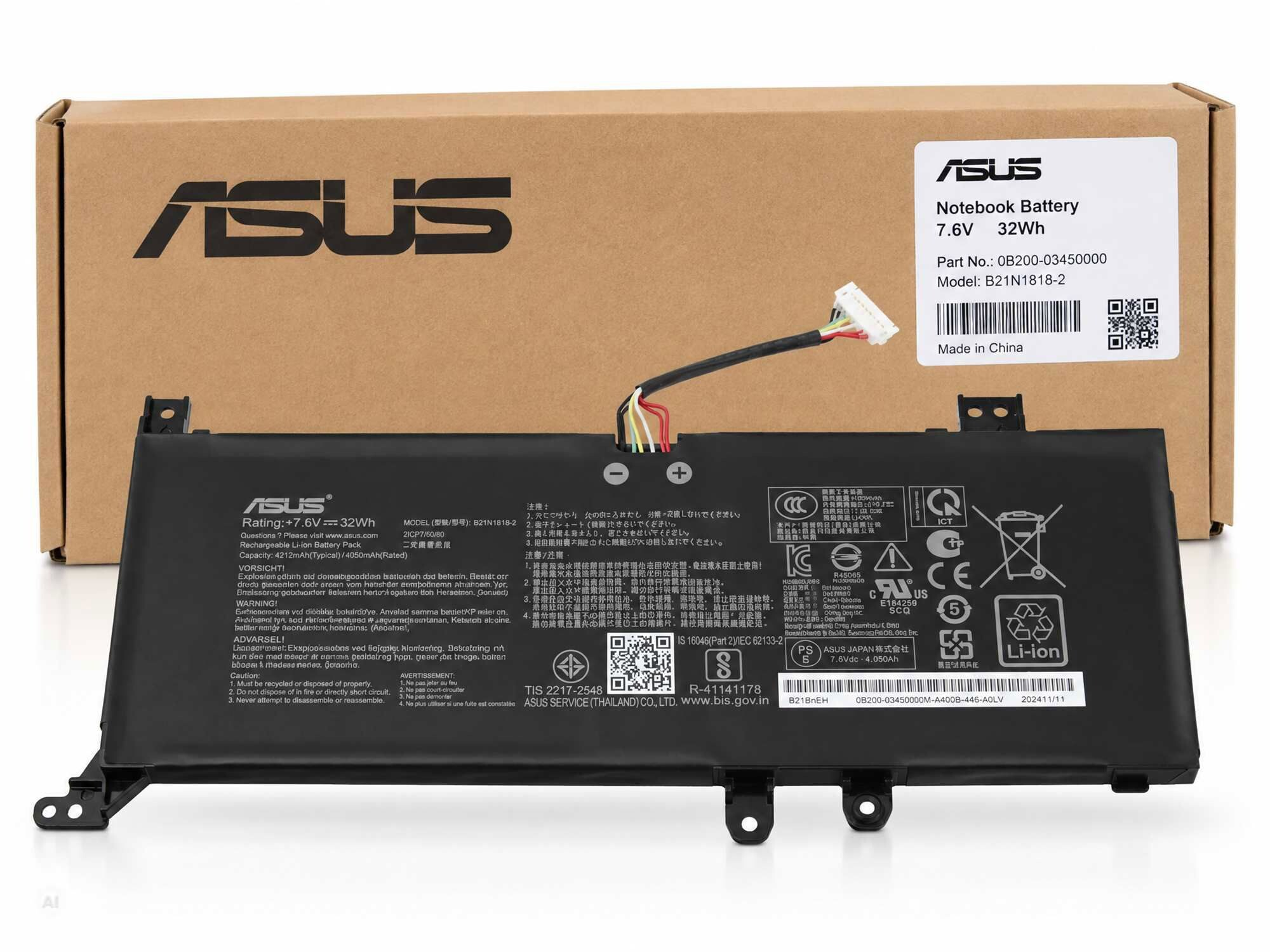 Schwarzer Asus-Notebook-Akku liegt vor seinem bedruckten braunen Originalkarton.