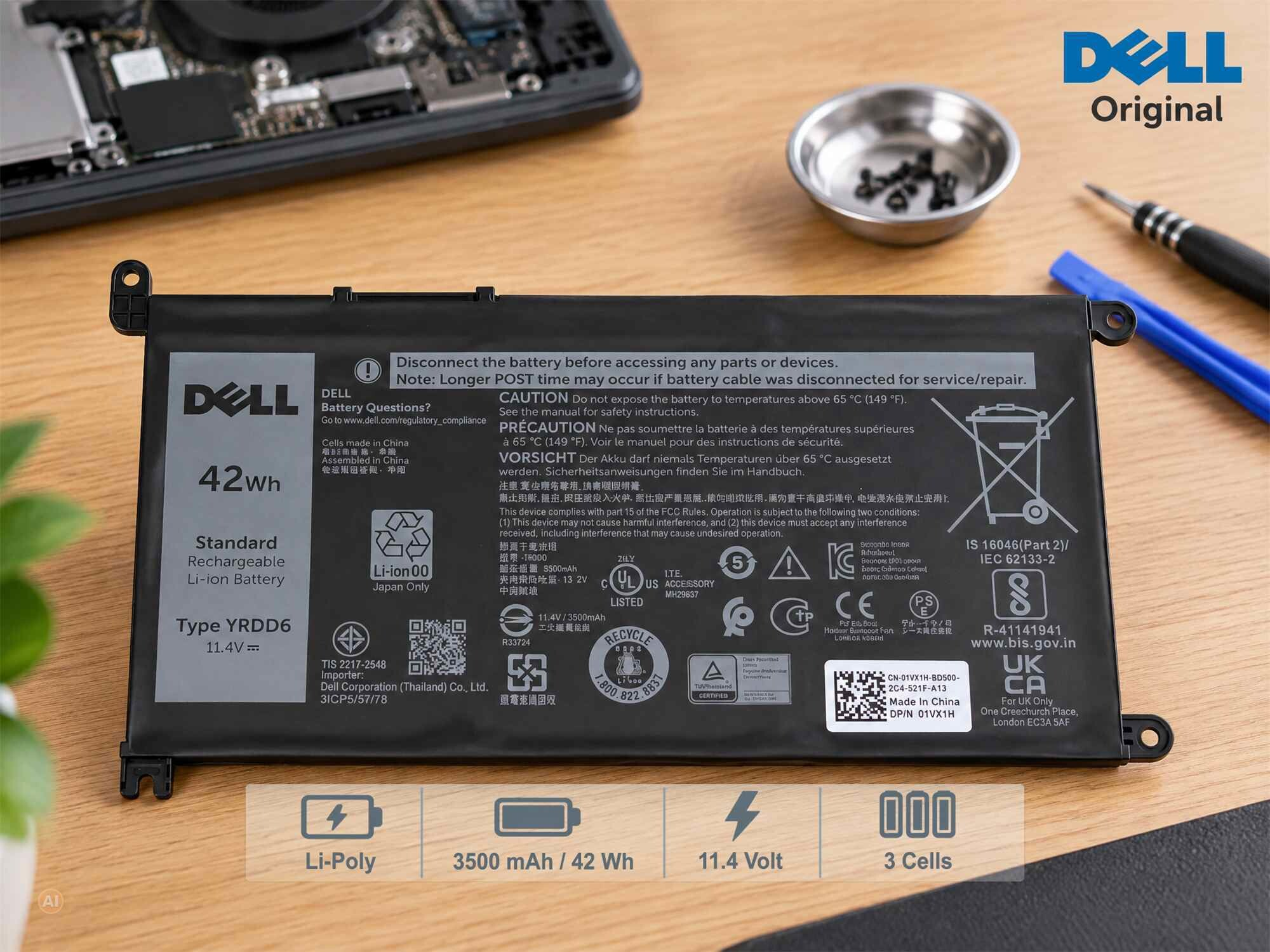 Ein schwarzer Original-Dell-Laptop-Akku mit technischen Daten und Sicherheitshinweisen auf dem Etikett.