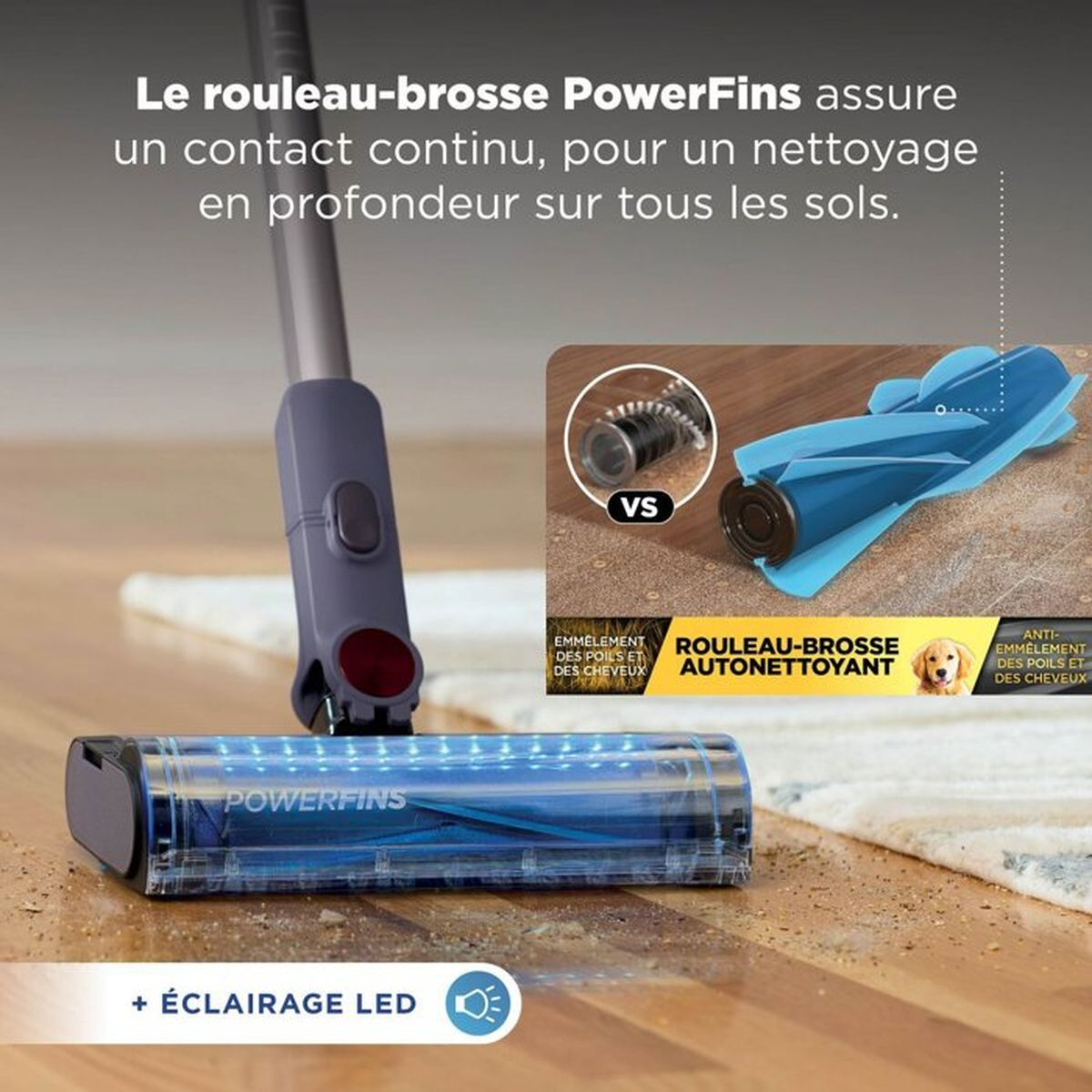 Aspirapolvere senza filo su pavimento in legno con rullo PowerFins e LED.
