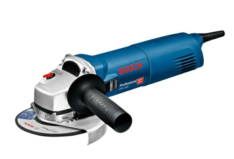 Ein blauer Bosch Professional Winkelschleifer mit schwarzem Griff und silbernem Kopf auf weißem Hintergrund.