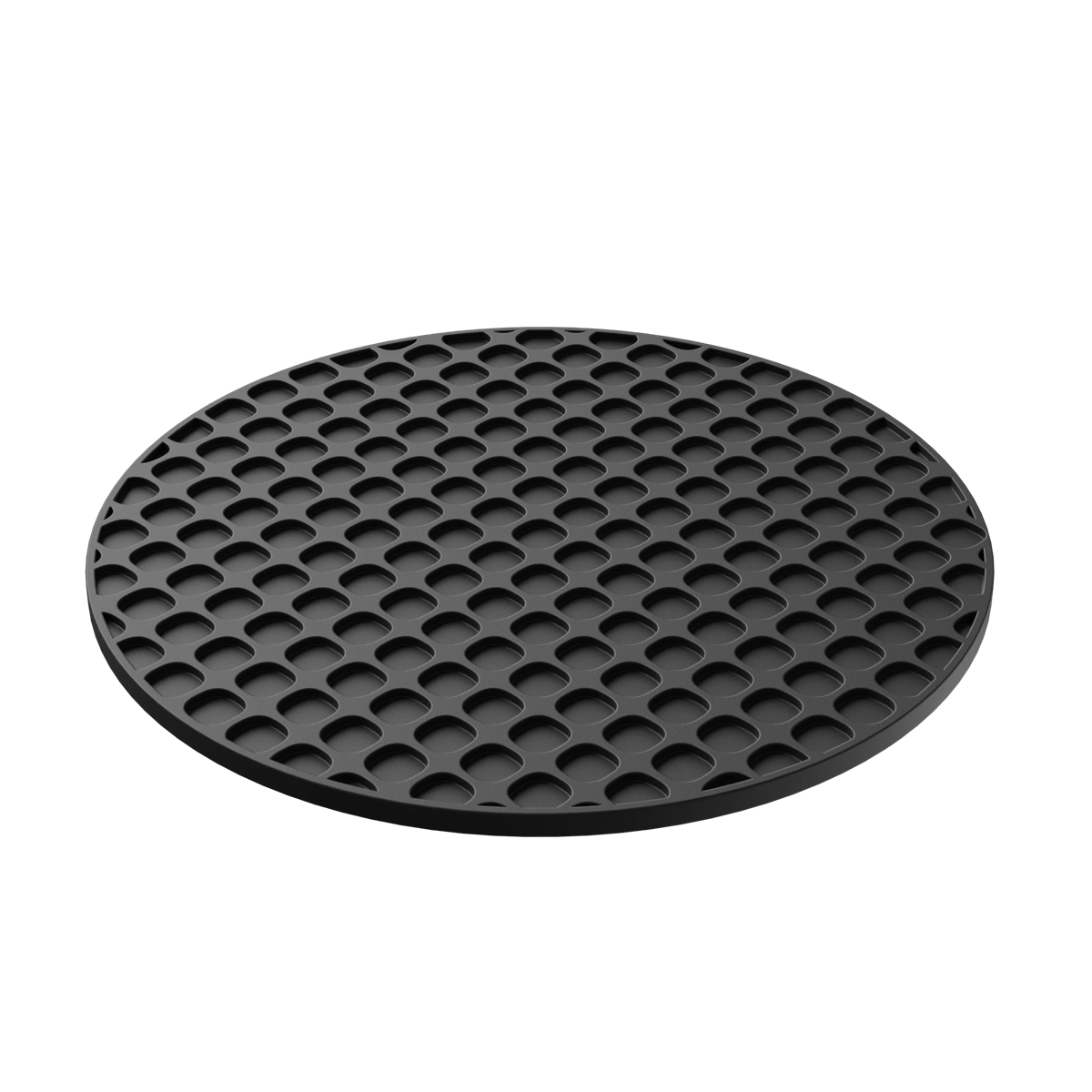 Un salvamanteles de silicona circular negro con un patrón de cuadrícula en un fondo blanco.