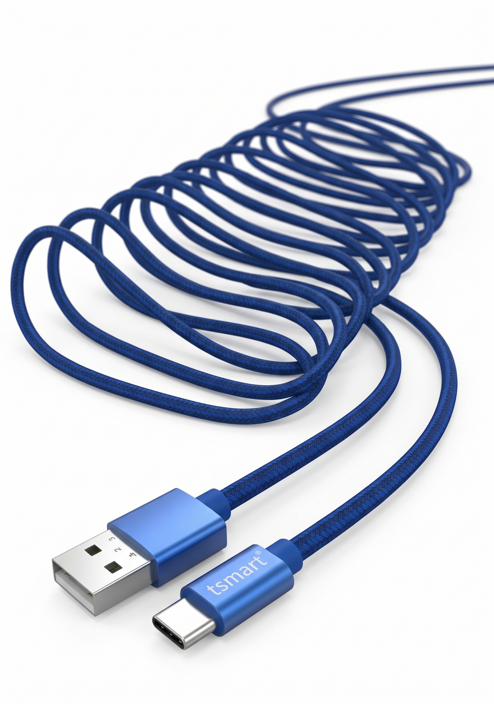 Beyaz arka planda düzenli şekilde sarılmış mavi örgülü bir USB-A - USB-C kablosu.