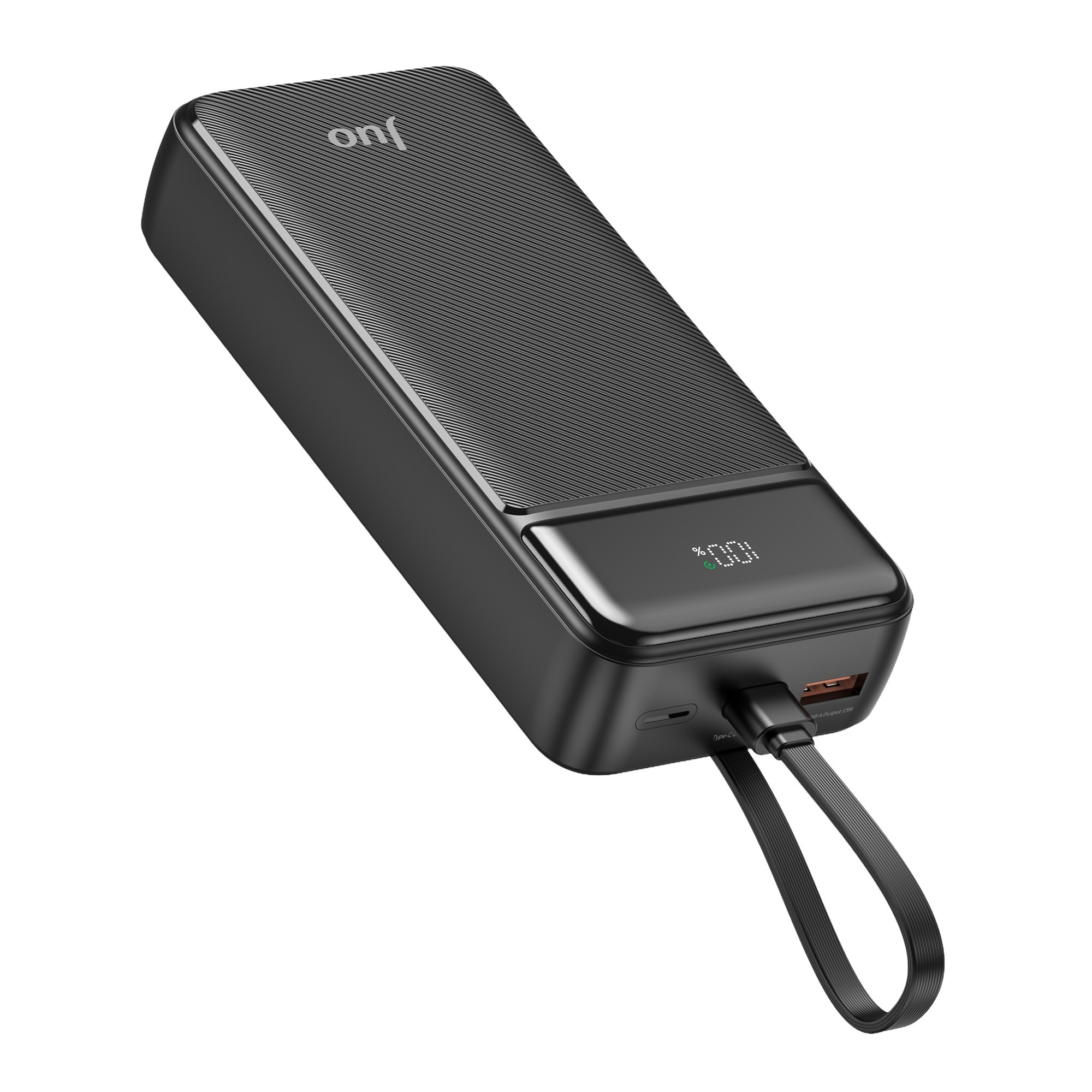 Yivli yüzeye, dijital ekrana ve halka oluşturan bağlı bir USB-C kablosuna sahip siyah taşınabilir şarj cihazı.