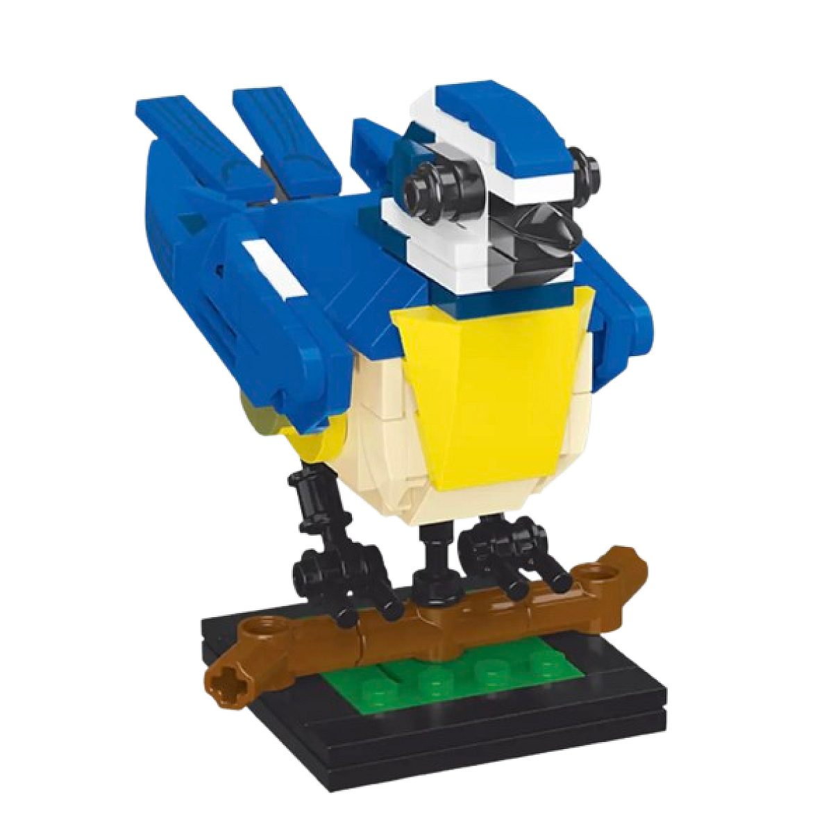 Ein blauer, weißer und gelber LEGO-Vogel mit schwarzem Schnabel sitzt auf einem braunen Ast auf einem schwarzen Sockel.