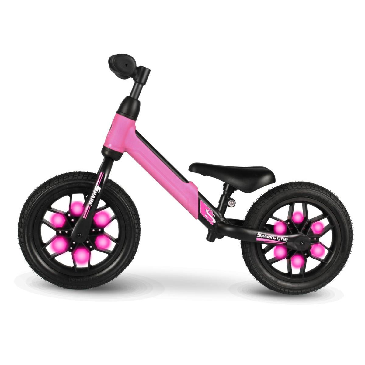 Ein pink-schwarzes Laufrad für Kinder mit leuchtenden LED-Rädern auf weißem Hintergrund.