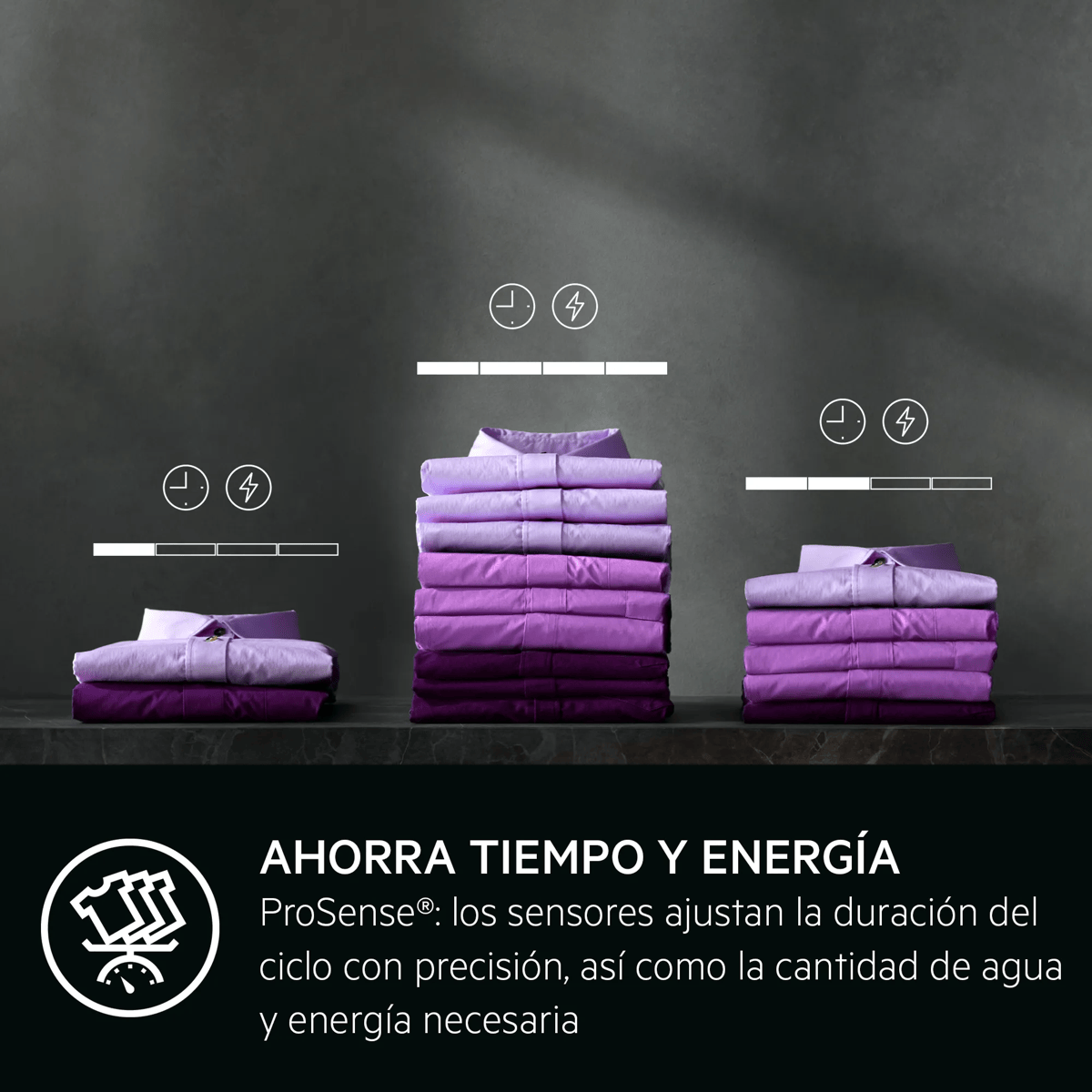 Tres pilas de camisas moradas con iconos de tiempo y energía sobre un fondo oscuro.